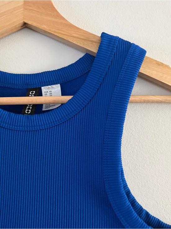 H&M Royal Blue Ribbed Cropped Tank - Picture 2 of 3